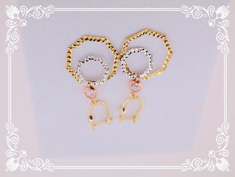 Pendientes largos y cortos.