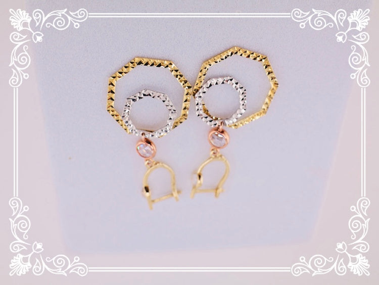 Pendientes largos y cortos.