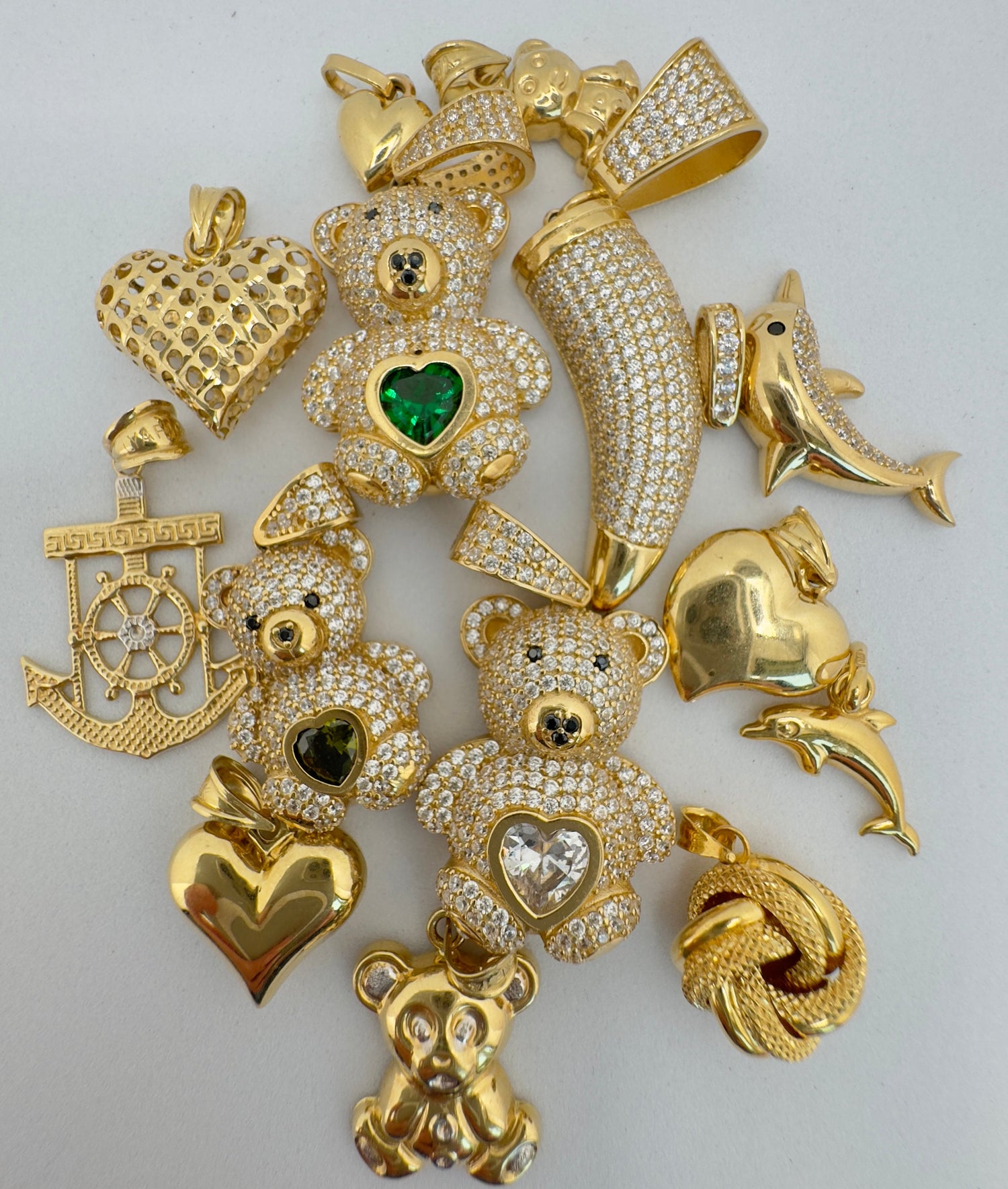 Dijes para cadenas de oro