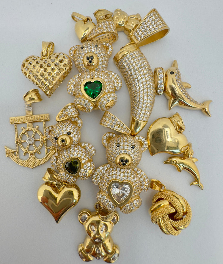 Dijes para cadenas de oro