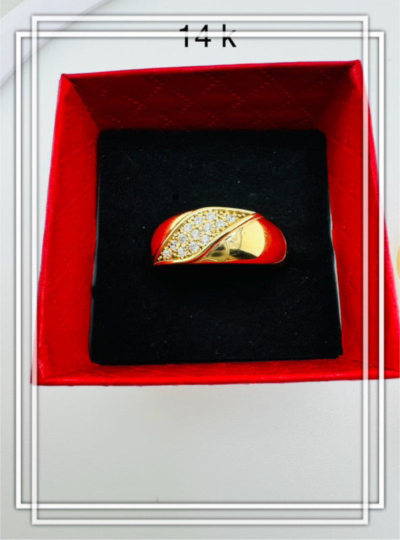 Anillo de compromiso tres piedras.