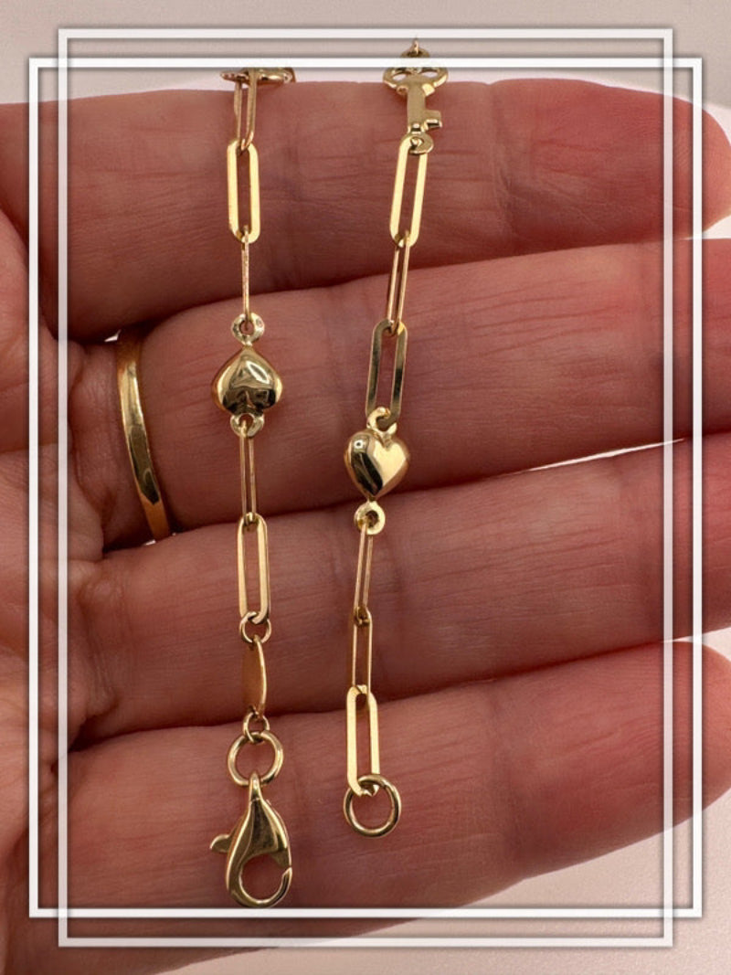 Pulseras de llaves y corazones