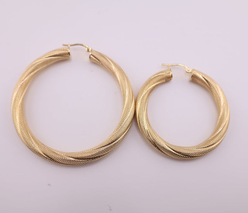 Argollas torcidas satinadas, grosor 5 mm,