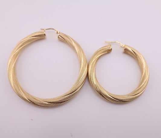 Argollas torcidas satinadas, grosor 5 mm,