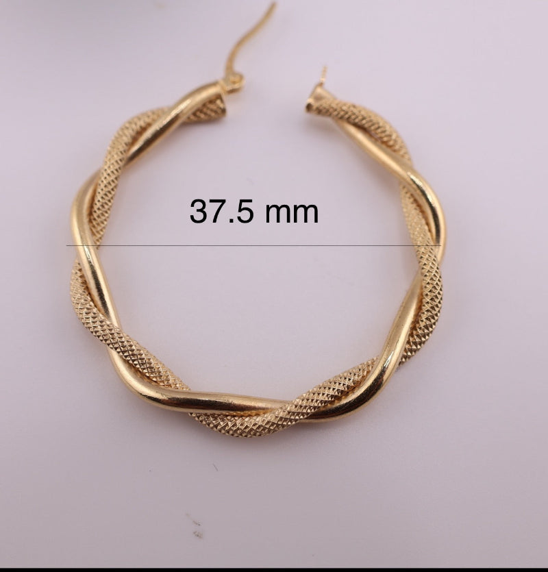 Aretes retorcidos lisos y satinados