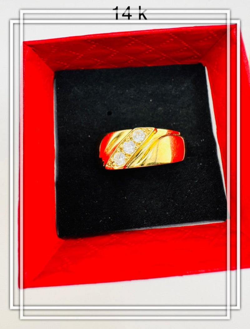 Anillo de compromiso tres piedras.