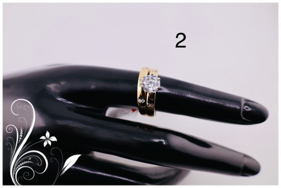 Anillos de compromiso modernos.
