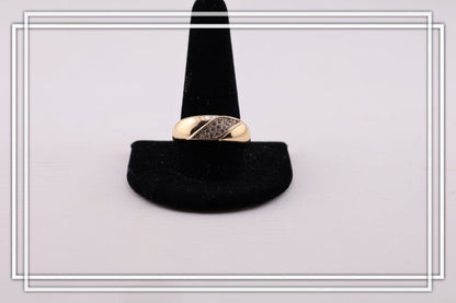 Anillo de compromiso tres piedras.