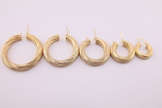 Argollas torcidas satinadas, 6 mm.