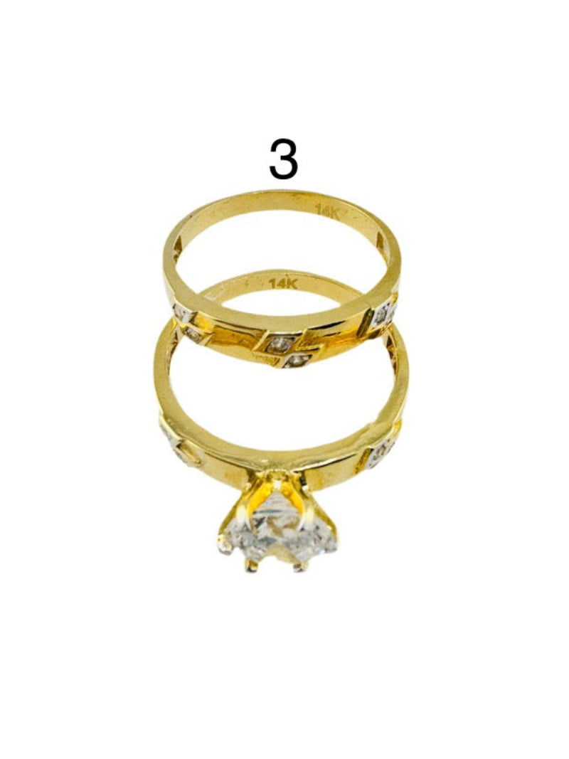 Anillos de compromiso modernos.