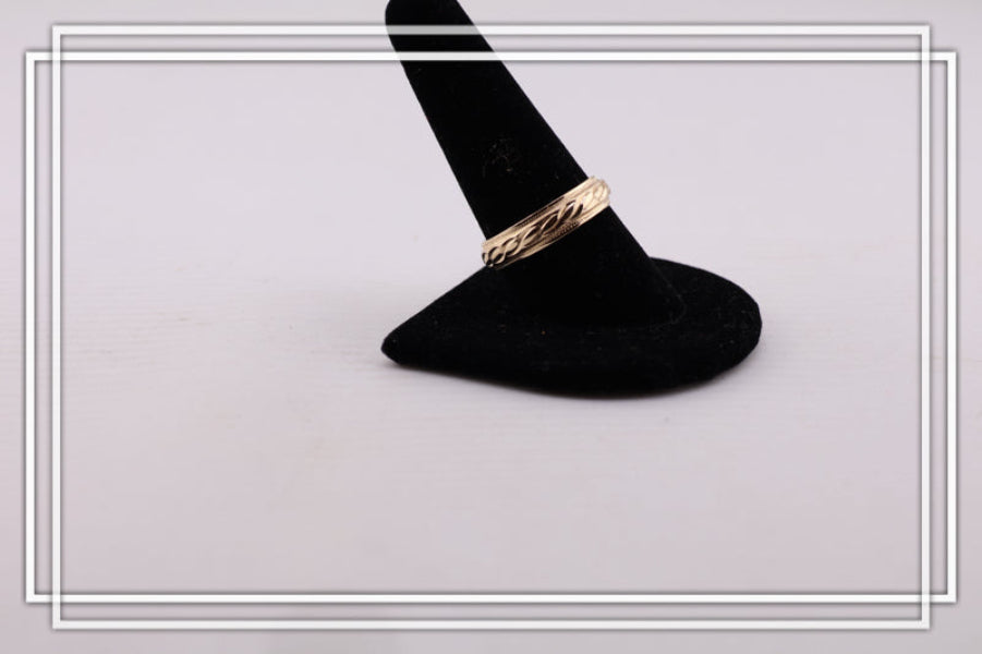 Anillo de compromiso tradicional