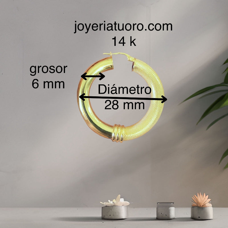 Aretes gruesos lisos y satinados