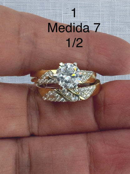 Anillos de compromiso modernos.