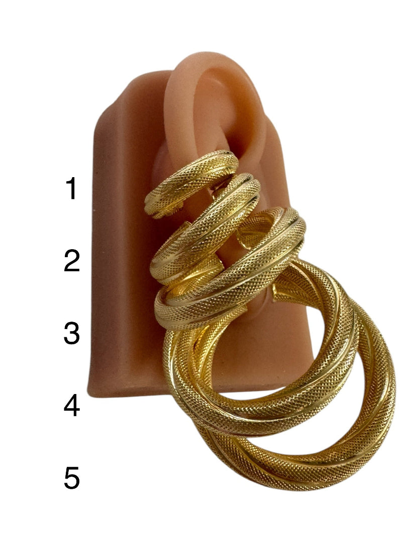 Argollas torcidas satinadas, 6 mm. -   