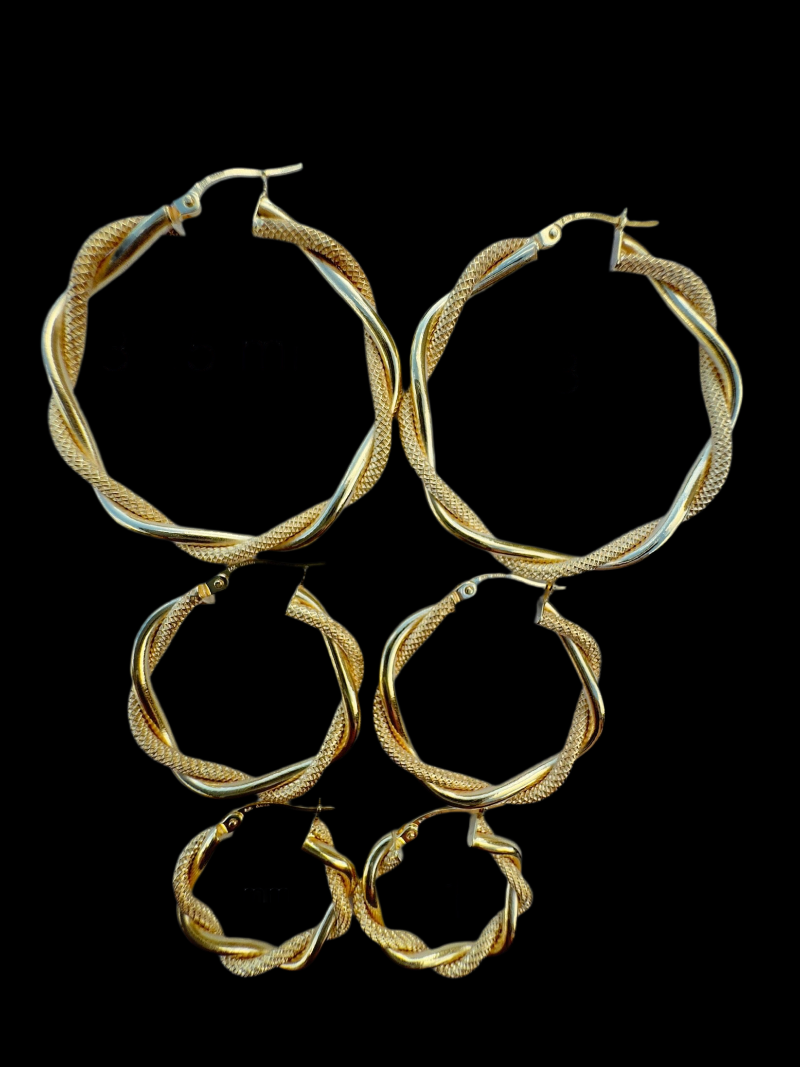 Aretes retorcidos lisos y satinados