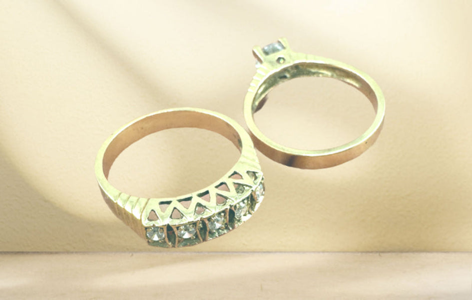Anillos de compromiso calados.