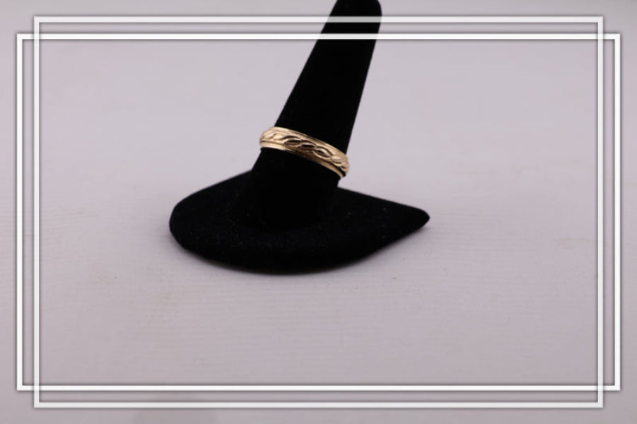 Anillo de compromiso tradicional
