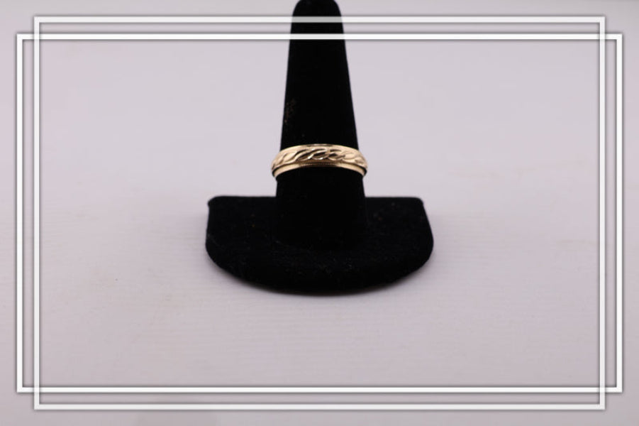 Anillo de compromiso tradicional