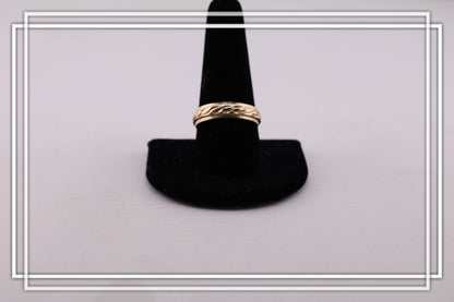 Anillo de compromiso tradicional