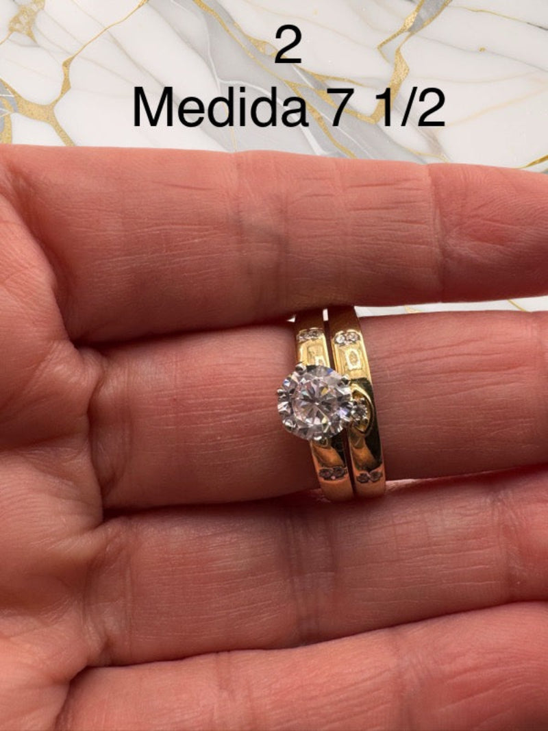Anillos de compromiso modernos.