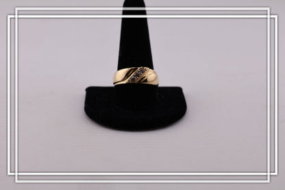 Anillo de compromiso tres piedras.