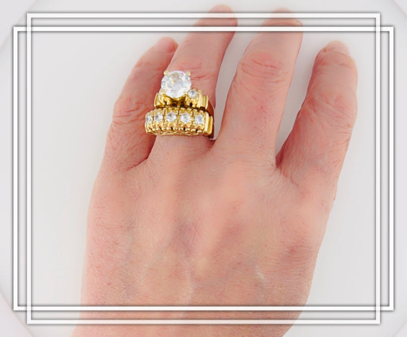 Anillos de compromiso tradicionales.
 
