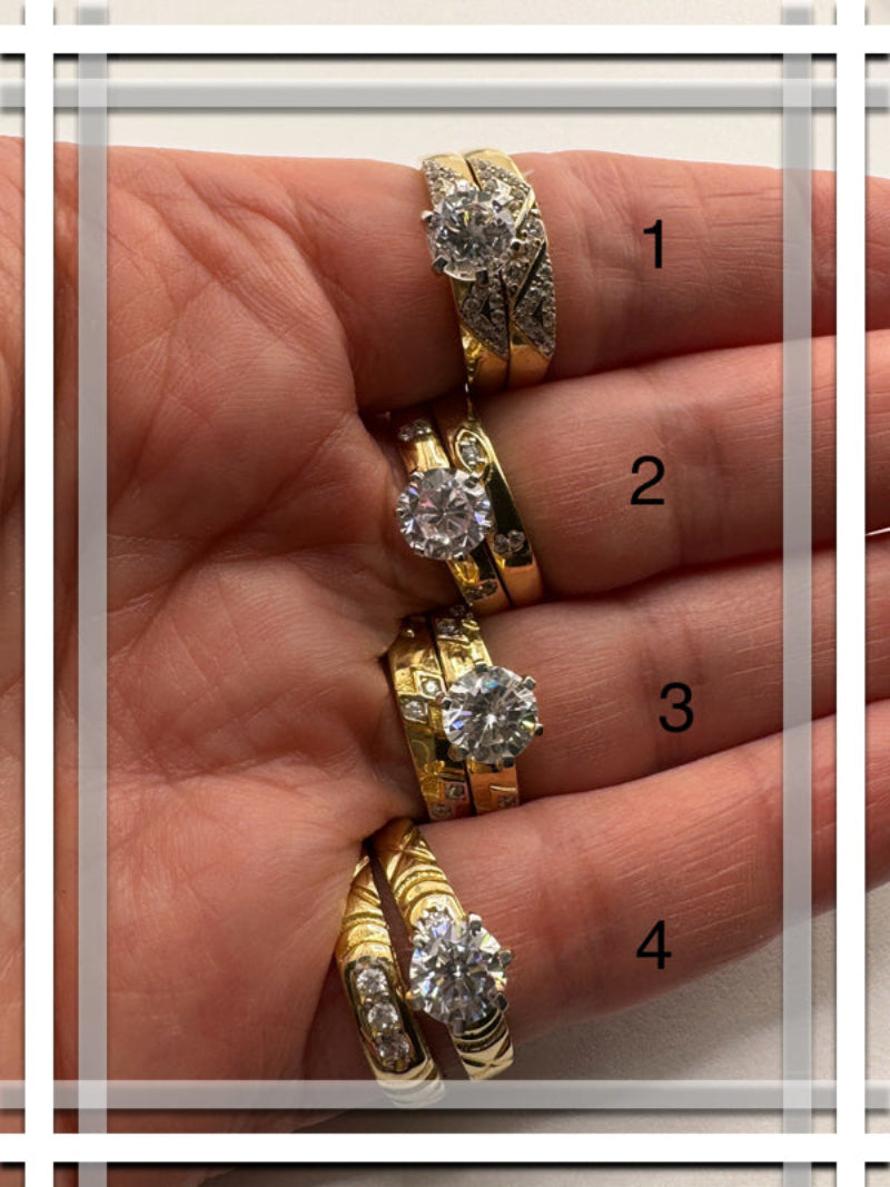 Anillos de compromiso modernos.