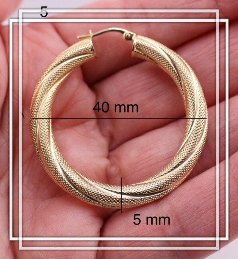 Argollas torcidas satinadas, grosor 5 mm,