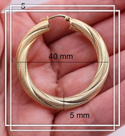 Argollas torcidas satinadas, grosor 5 mm,