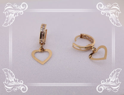 Aretes Huggies con colgantes