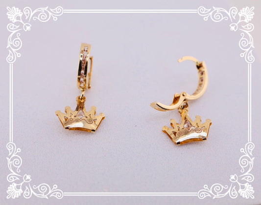Aretes Huggies con colgantes