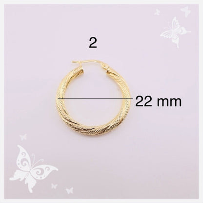 Argollas torcidas, satinadas, grosor 3 mm.
