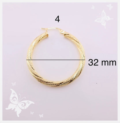 Argollas torcidas, satinadas, grosor 3 mm.