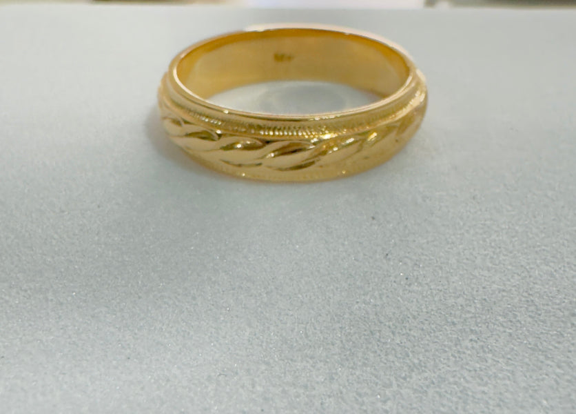 Anillo de compromiso tradicional