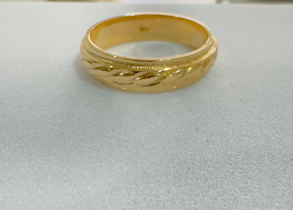 Anillo de compromiso tradicional
