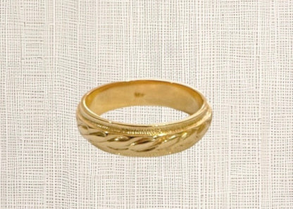 Anillo de compromiso tradicional