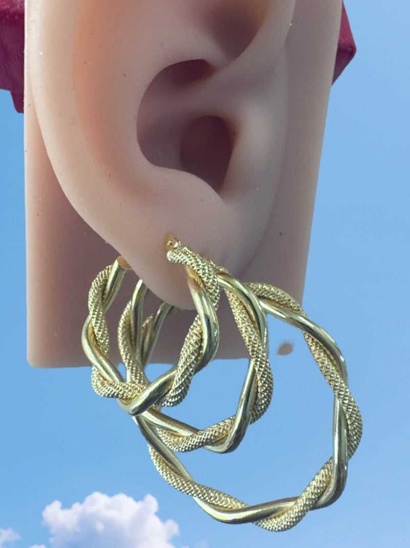 Aretes retorcidos lisos y satinados 