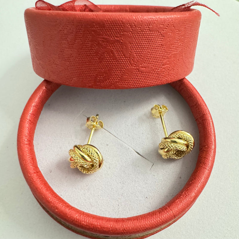 Aretes de nudo del amor