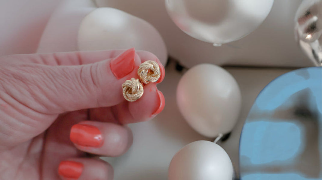 Aretes de nudo del amor