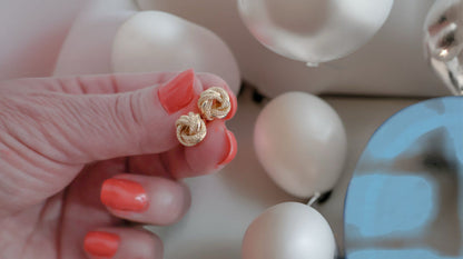 Aretes de nudo del amor