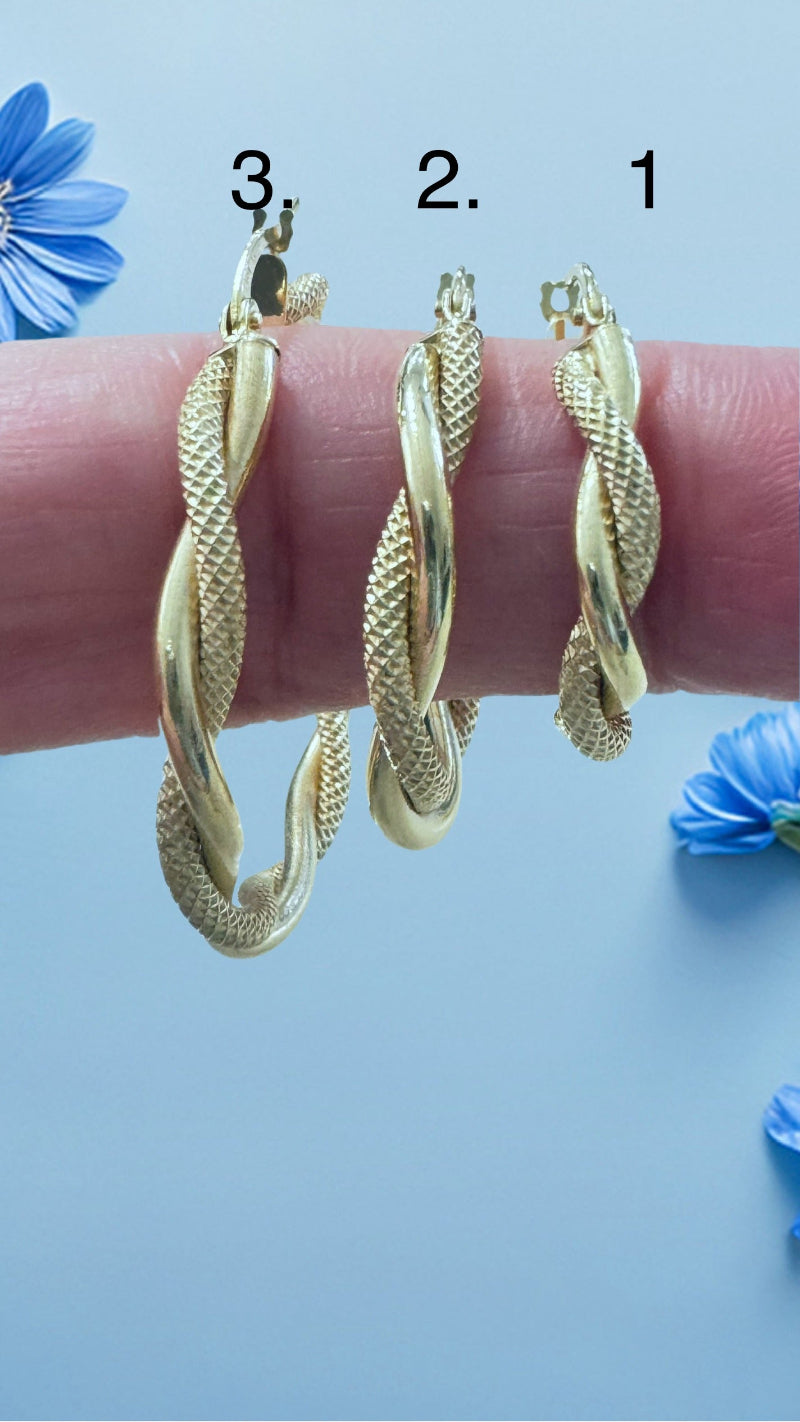 Aretes retorcidos lisos y satinados |