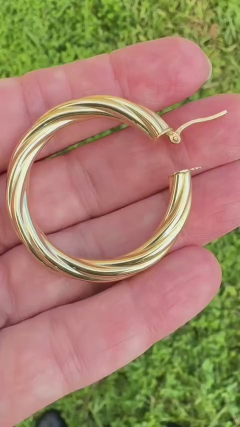 Argollas torcidas lisas, grosor 5 mm.