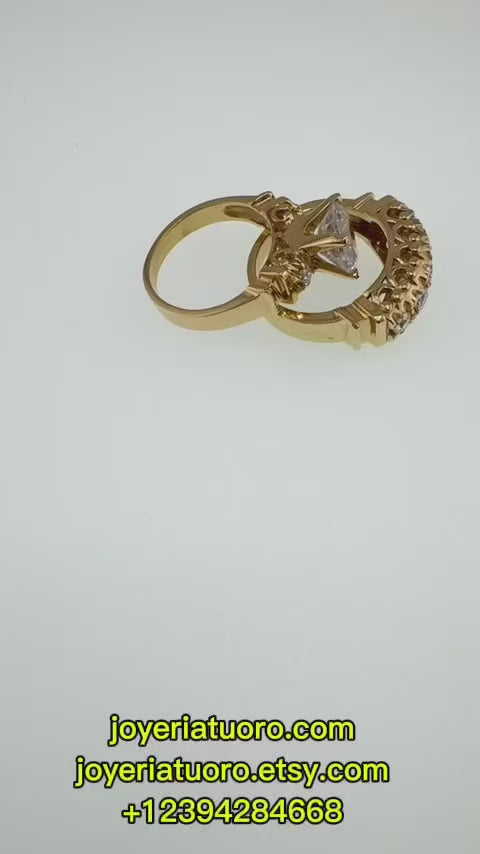 Anillos de compromiso tradicionales.