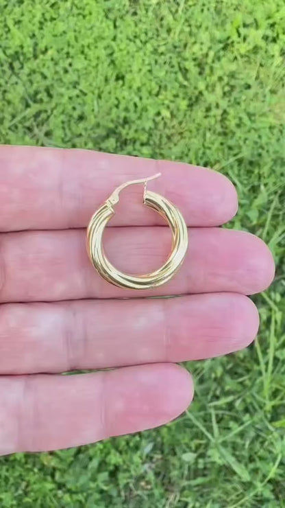 Argollas torcidas lisas, grosor 4 mm.