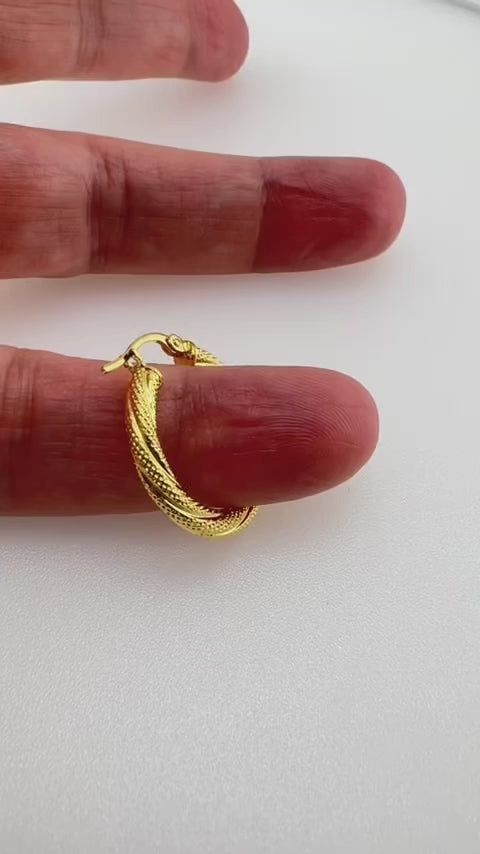 Argollas torcidas, satinadas, grosor 3 mm.