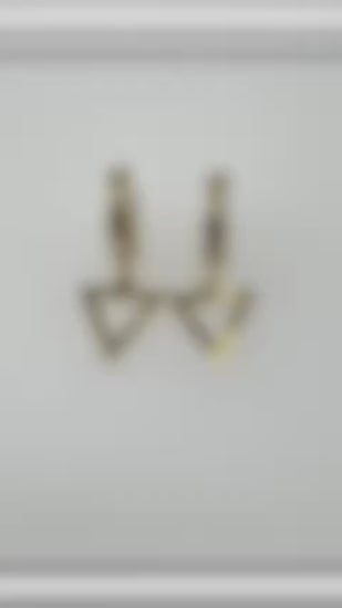 Aretes Huggies con colgantes