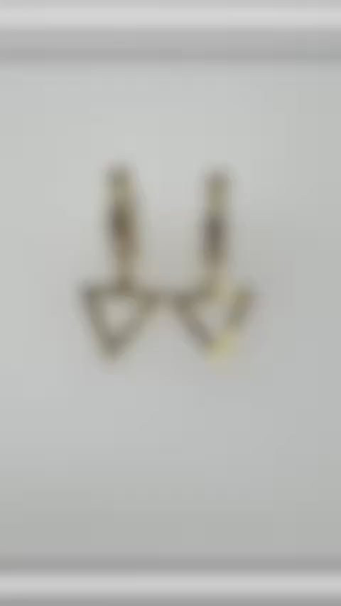Aretes Huggies con colgantes