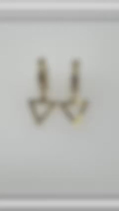 Aretes Huggies con colgantes