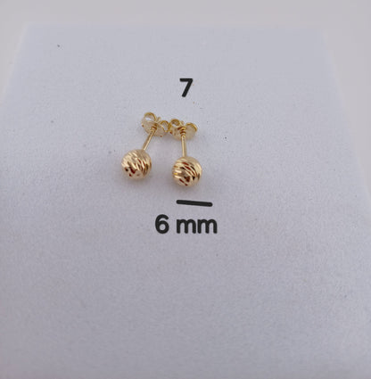 Aretes pegados