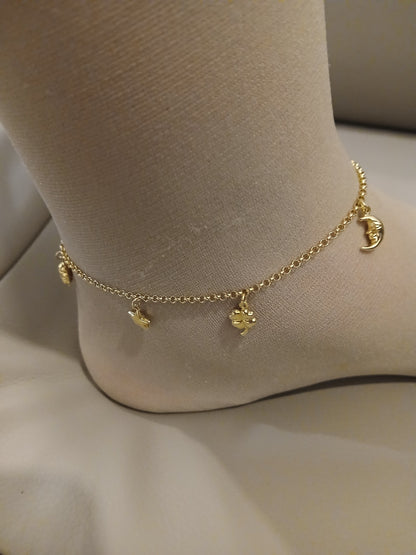 Gold anklet.